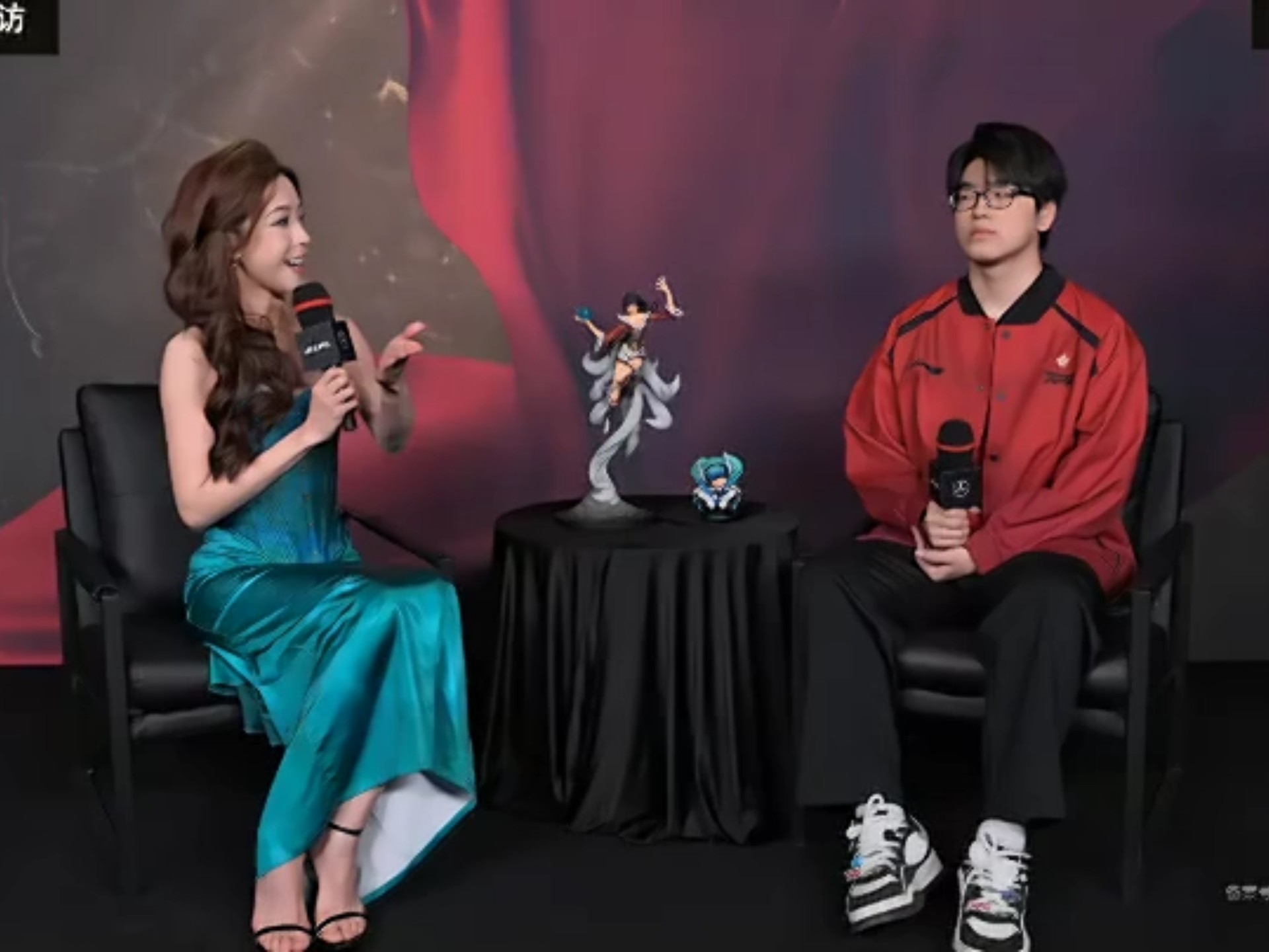 Doinb迎来十赛季高光表现，FPX球迷沸腾！